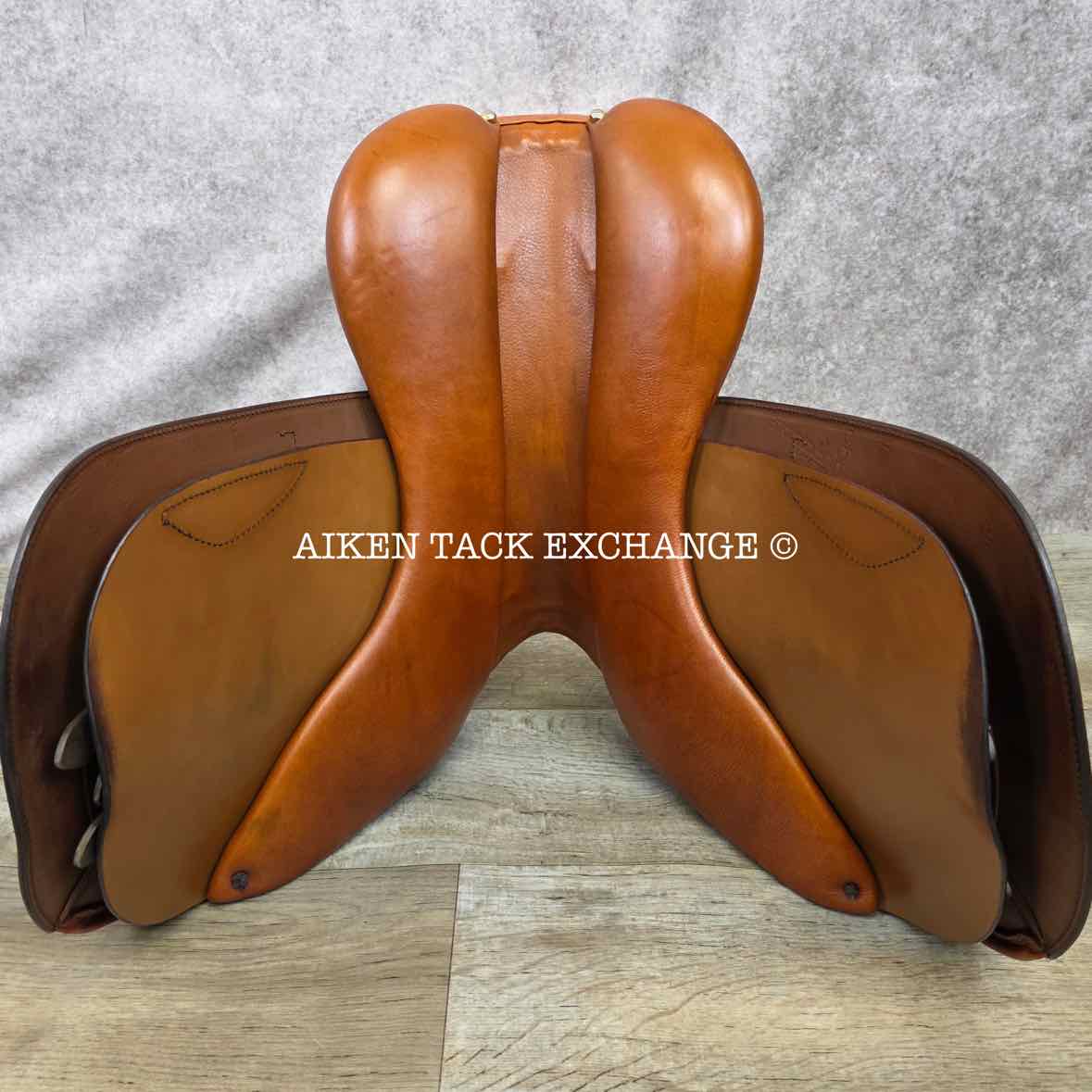 2013 Stubben Portos Deluxe Close Contact Jump Saddle, 17.5" Seat with Biomex, 28cm Tree - Medium, Foam Panels