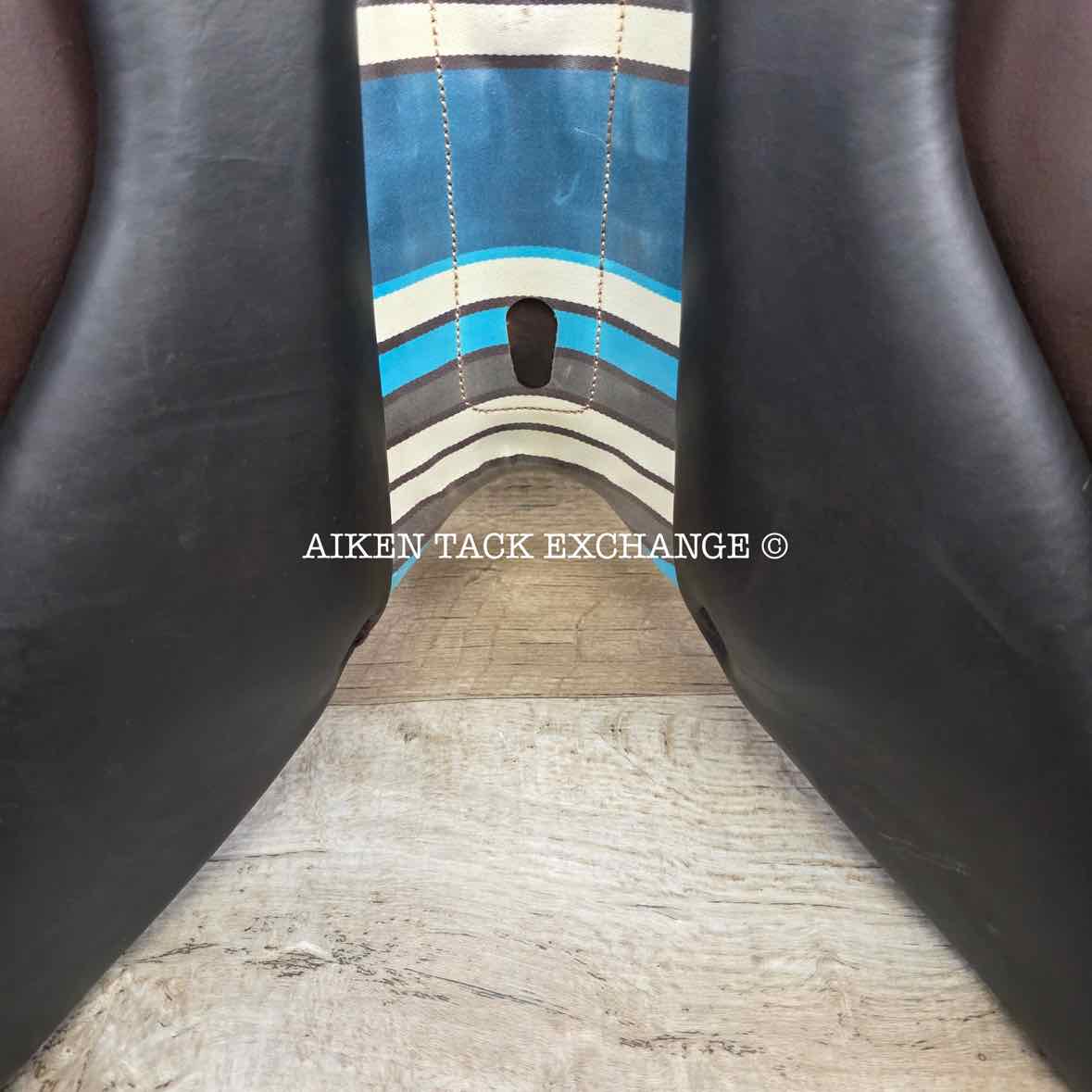 2019 Voltaire Blue Infinite Close Contact Jump Saddle, 17" Seat, 2A Flap, Medium Wide Tree, PRO Panels, Full Buffalo Leather