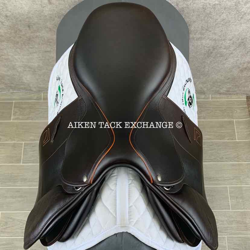 2023 Childeric FLP Close Contact Jump Saddle, 18" Seat, 2 3/4 Flap, M/MW Tree, Foam Panels, Full Buffalo Leather