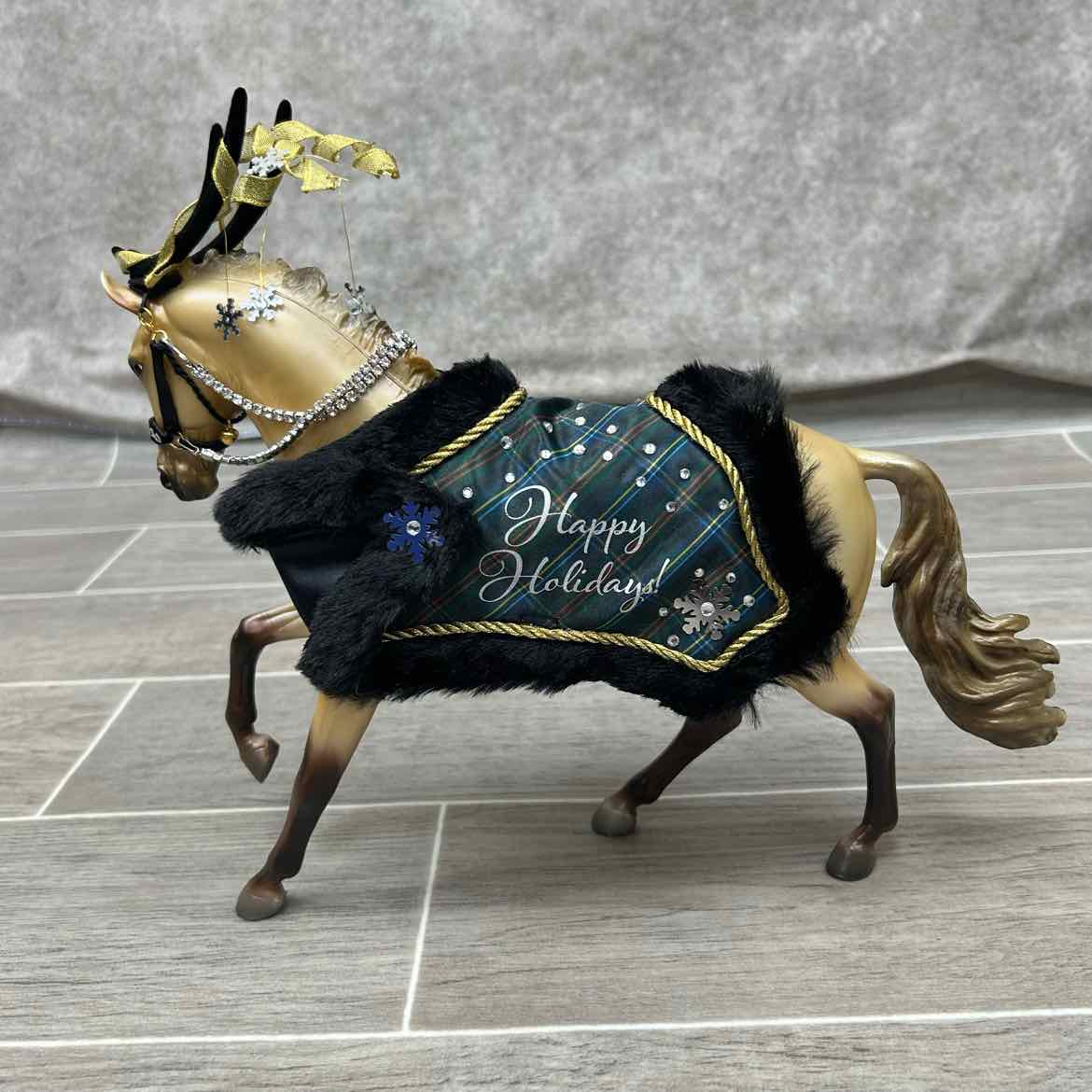 Breyer Highlander 2023 Christmas Holiday Horse with Blanket