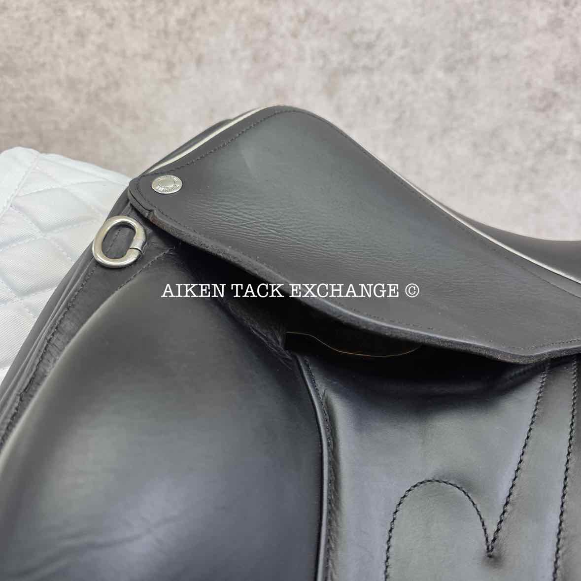 2017 Devoucoux Makila S Monoflap Dressage Saddle, 18" Seat, 1A Flap, M/MW Tree, D3D Panels, Full Buffalo Leather