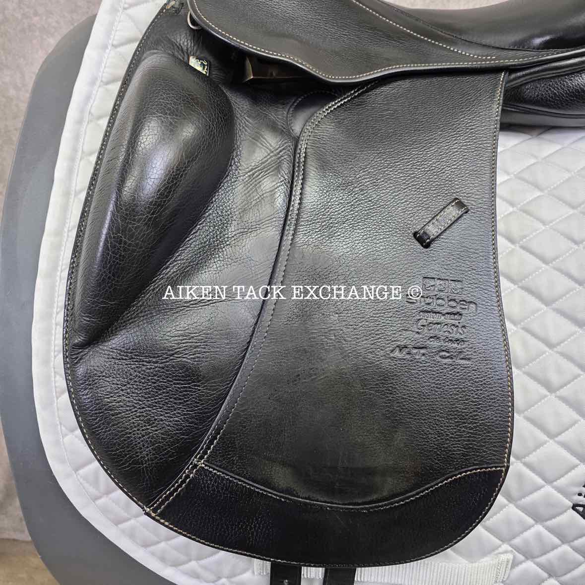2015 Stubben Genesis Deluxe CL NT Dressage Saddle, 17.5" Seat with Biomex, 28cm Tree - Medium Narrow, Wool Flocked Panels