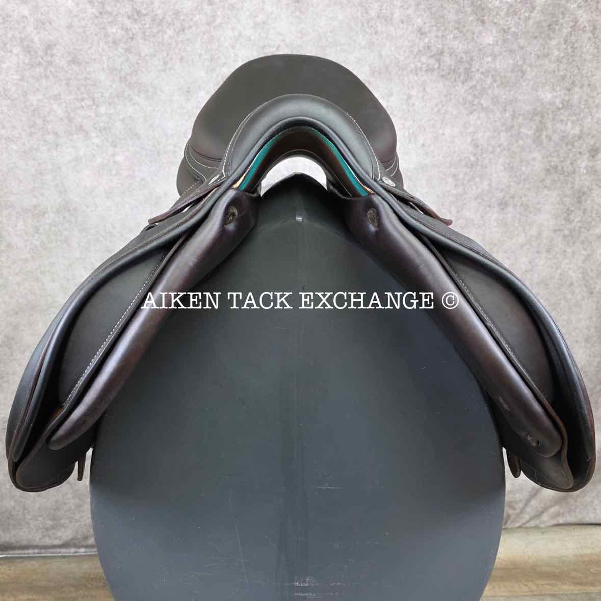 **SOLD** 2015 Voltaire Palm Beach Close Contact Jump Saddle, 17" Seat, 2A Flap, Medium Wide Tree, FIN Panels