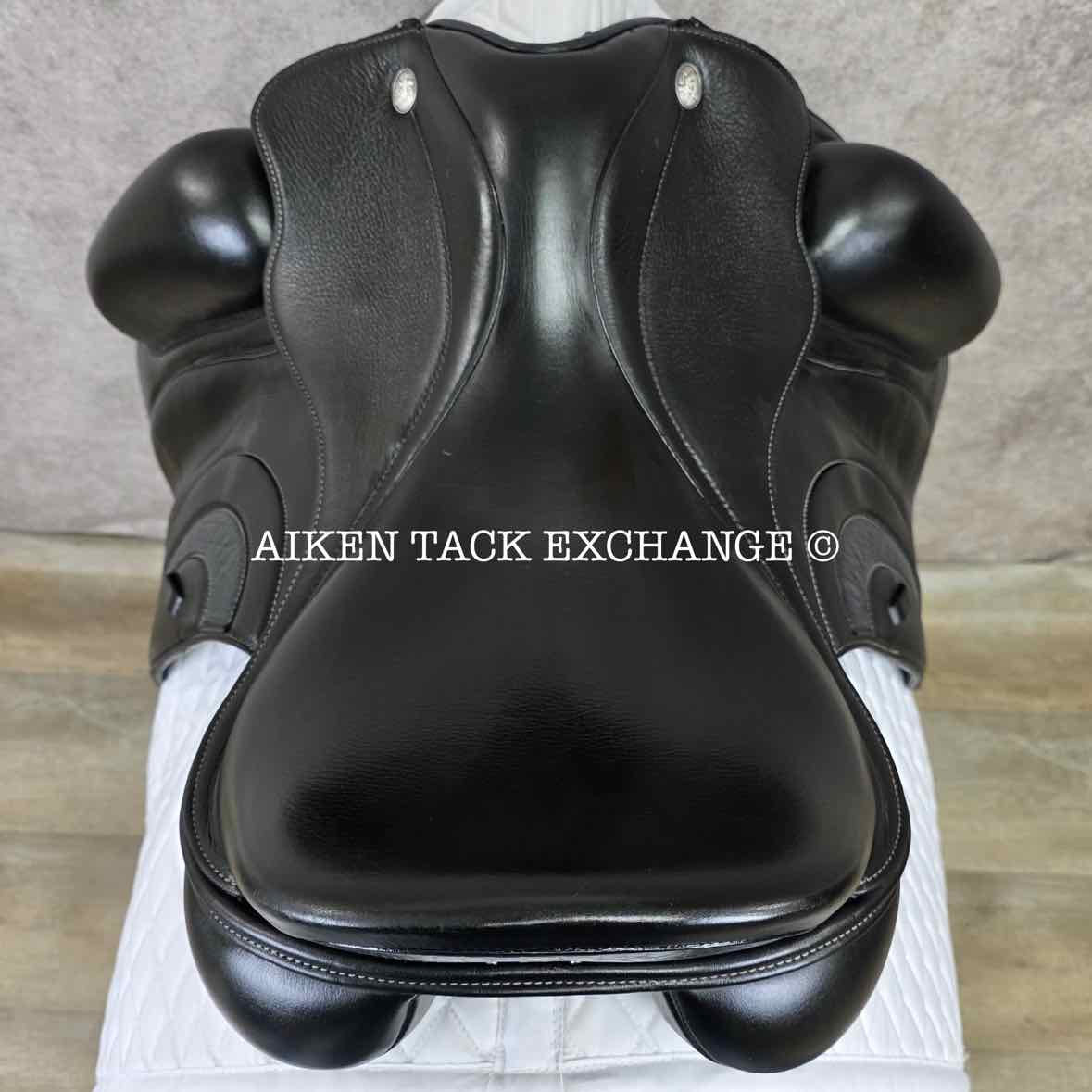 Fairfax Elias Monoflap Dressage Saddle, 18" Seat, Adjustable Tree - Changeable Gullet, Wool Flocked Panels