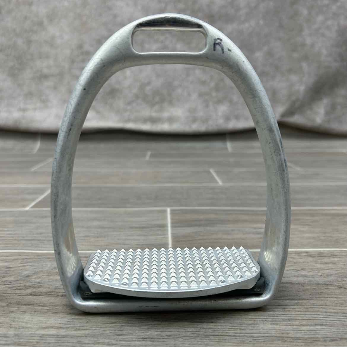 Antares Aluminium Wide Track Stirrup Irons 4.5"