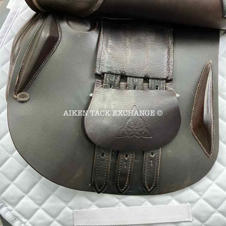 **SOLD** 2017 Bliss of London Close Contact Jump Saddle, 17" Seat, Extra Wide Tree, Wool Flocked Panels