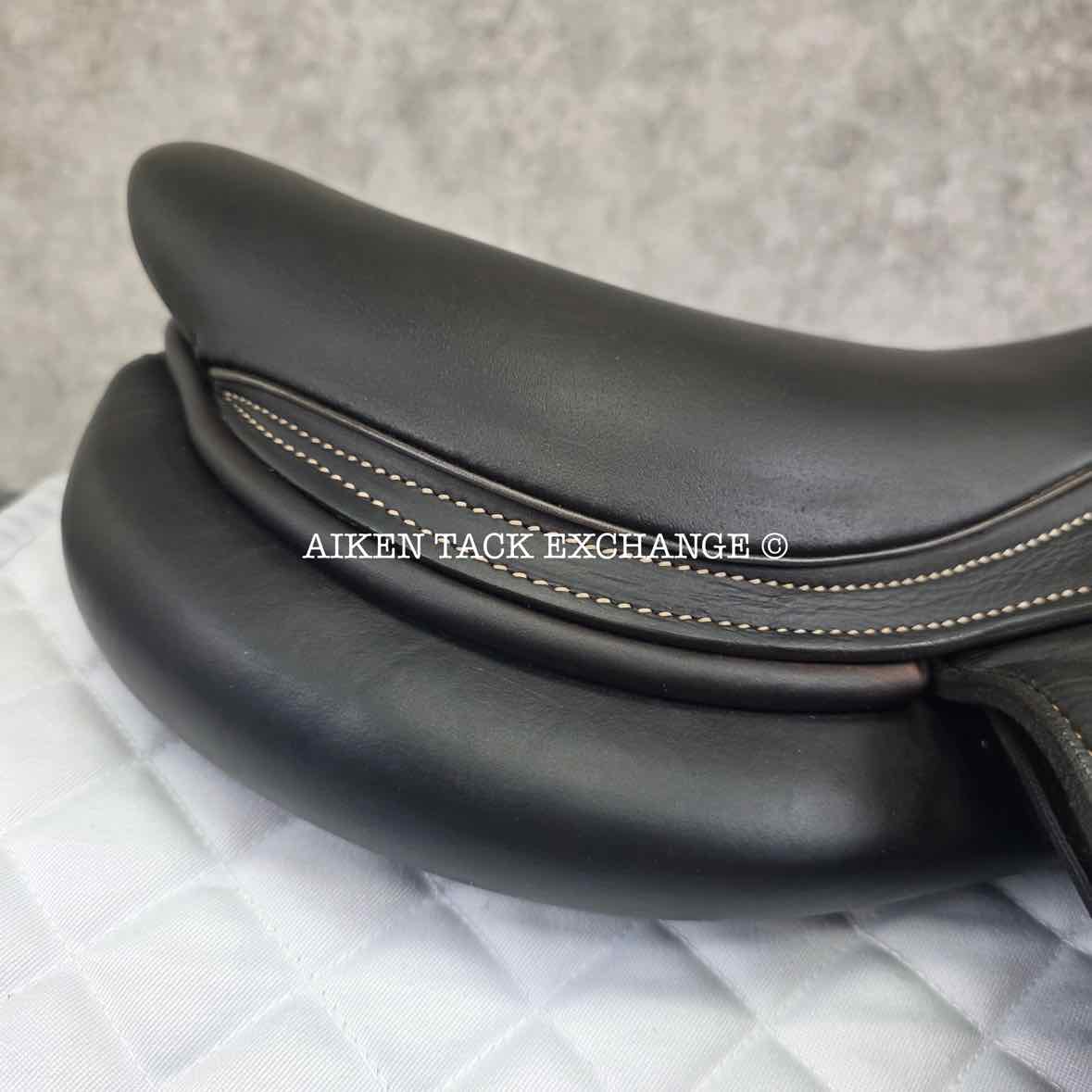 2019 Voltaire Blue Infinite Close Contact Jump Saddle, 17" Seat, 2A Flap, Medium Wide Tree, PRO Panels, Full Buffalo Leather