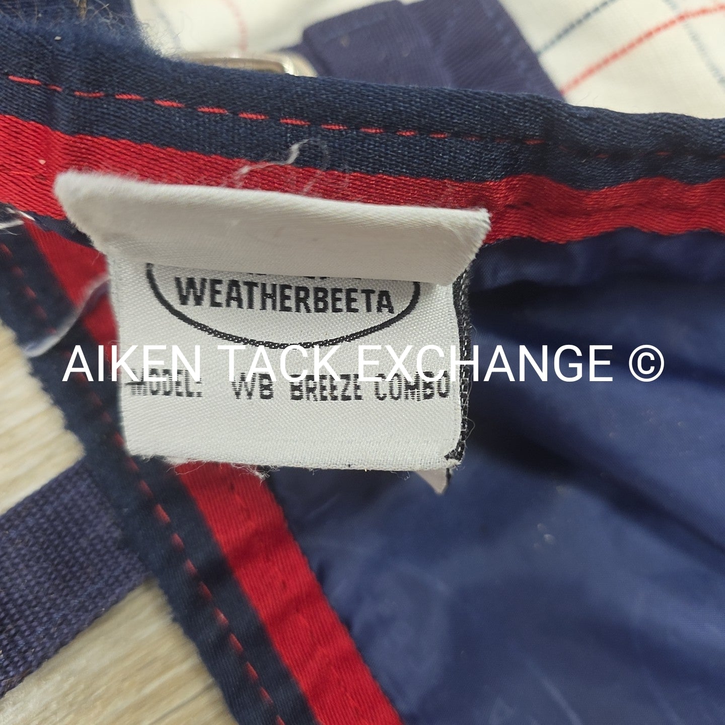 Weatherbeeta Breeze with Surcingle Combo Neck, 75" (has blemishes)