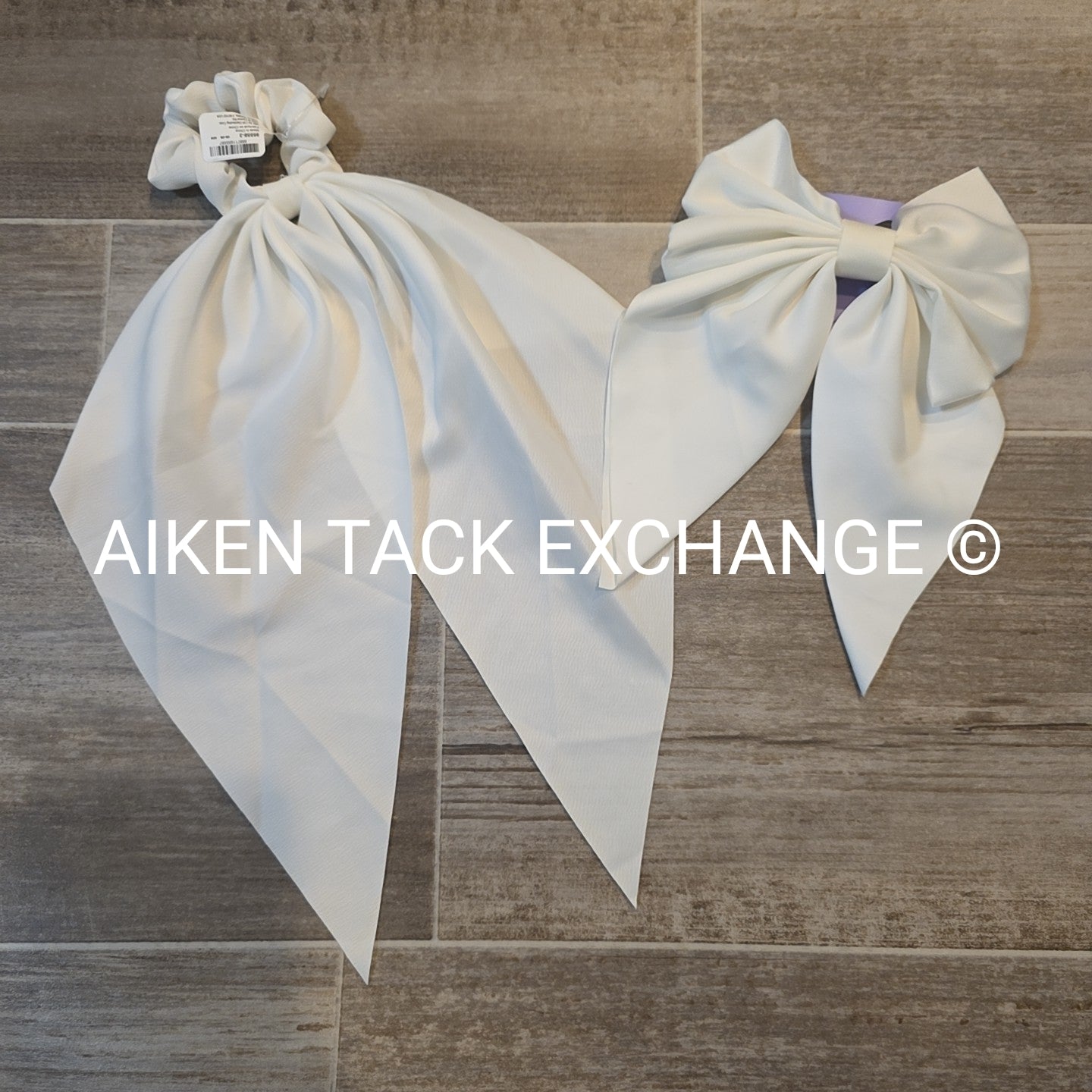 Claire's Hair Bundle - 1 Scrunchie, 1 Hair Clip