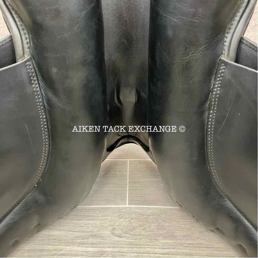 **SOLD** 2005 Stubben Maestoso Deluxe Dressage Saddle, 18" Seat, 32cm Tree - W/XW, Wool Flocked Panels