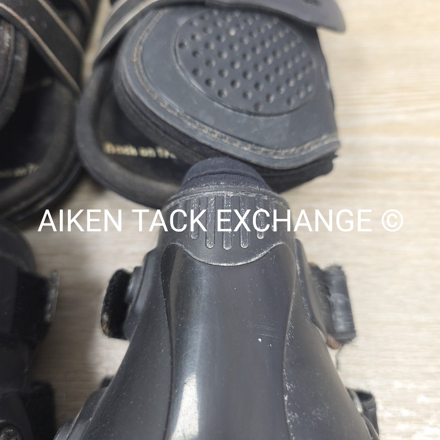 BARGAIN BUNDLE: Back on Track Front Boots, Cob & Veredus Pro Jump Hind Fetlock B