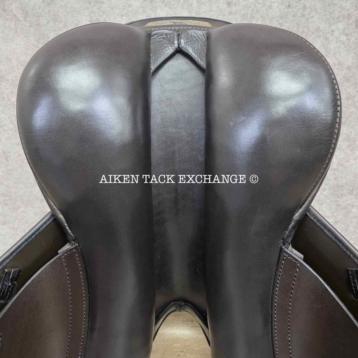 **SOLD** 2010 Black Country Maelstrom Jump Saddle, 17.5" Seat, Medium Tree, Wool Flocked Panels