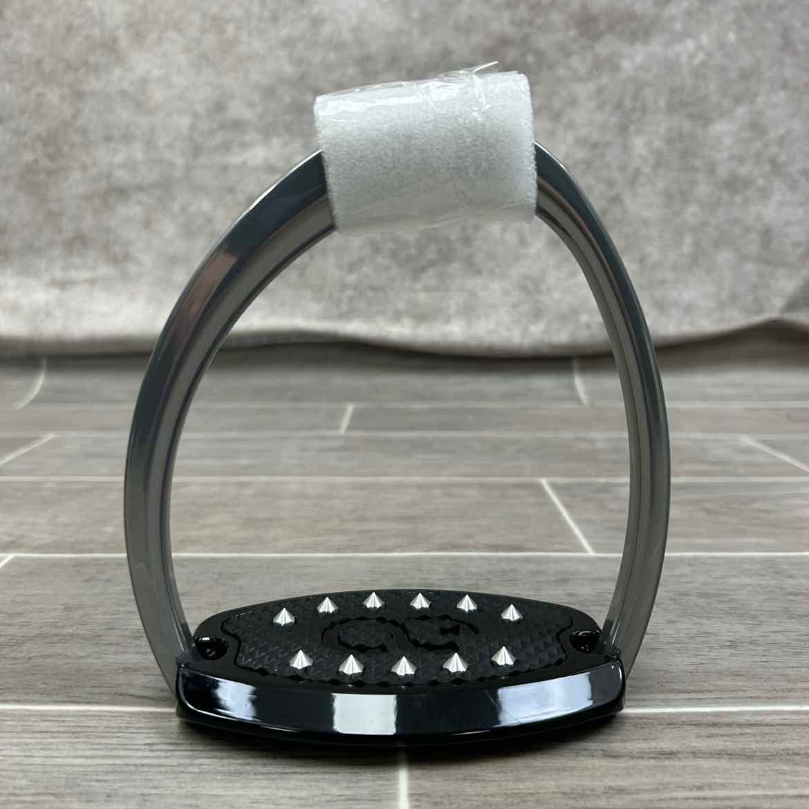 American Equus E'Lan Stirrups, 4.75