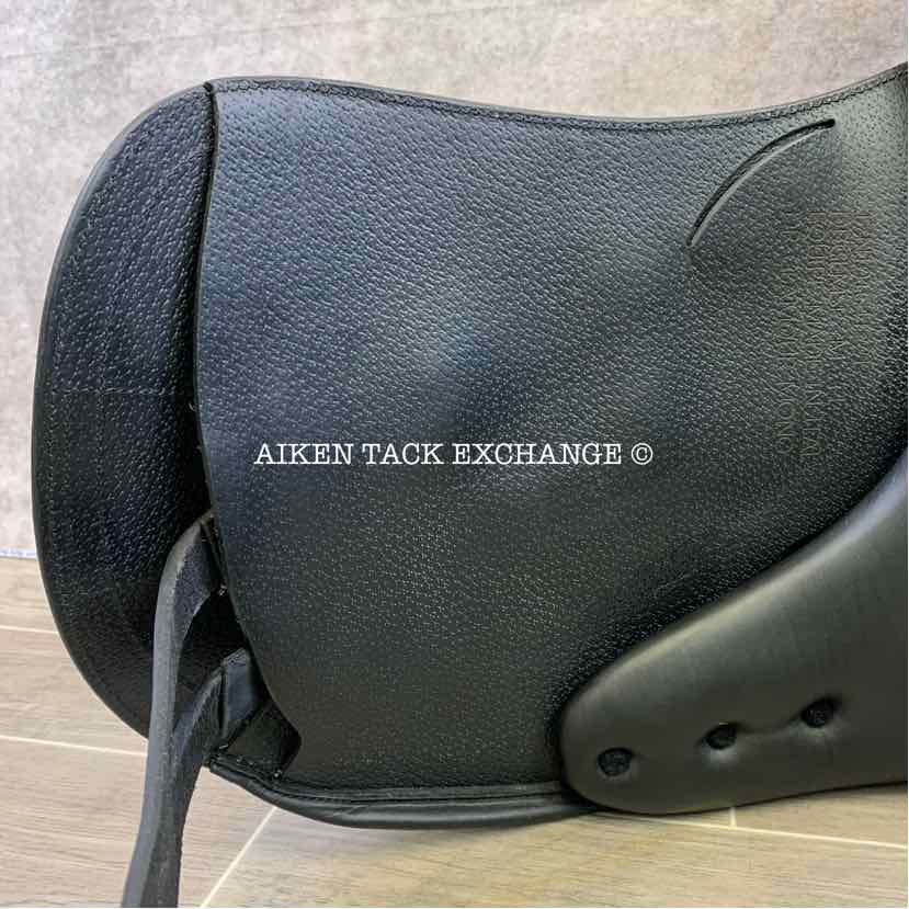 **SOLD** 2021 Equipe Glamour E-Carbon Monoflap Dressage Saddle, 17" Seat, Flex Tree - Medium Wide, Foam Panels