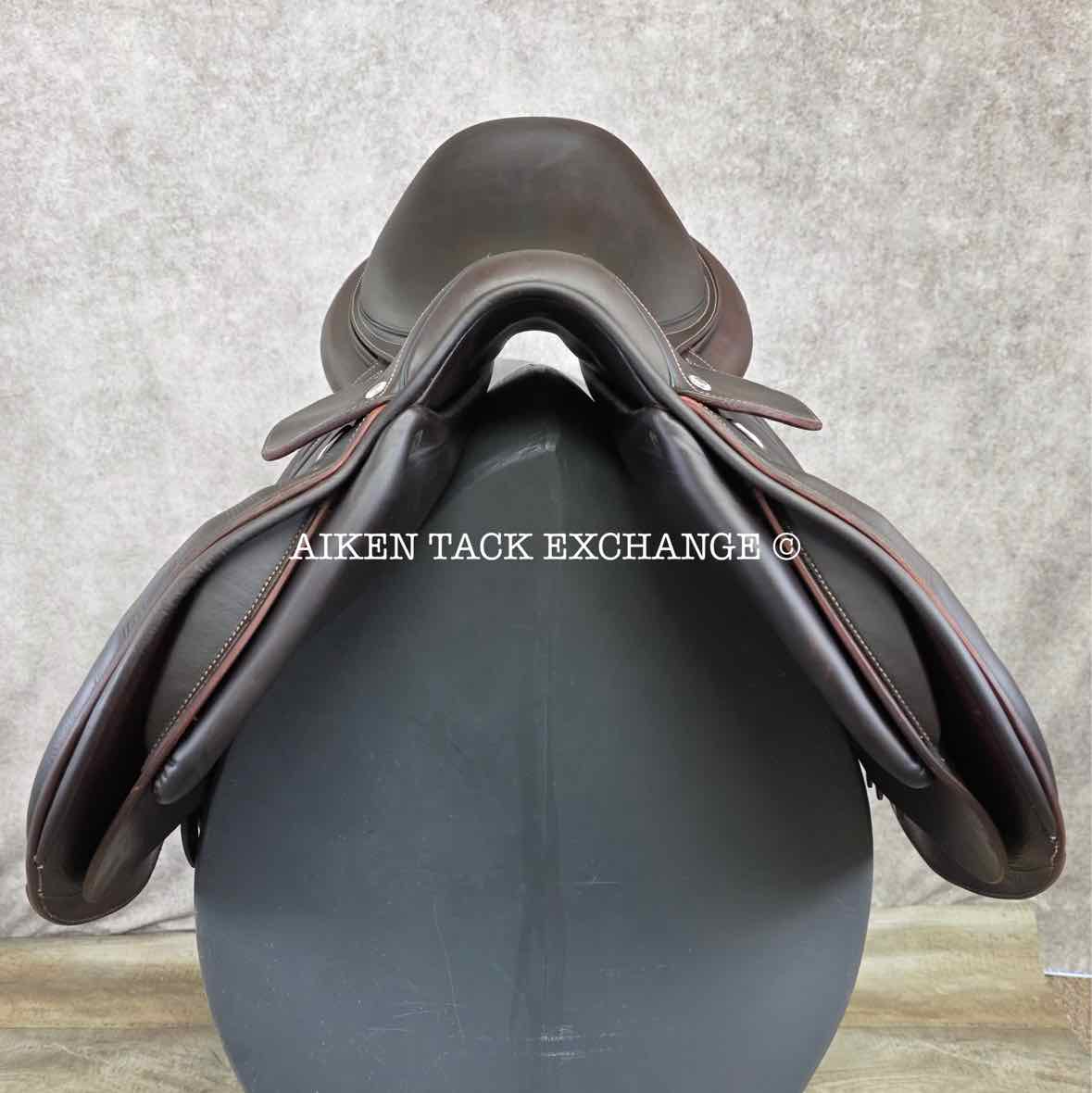 2017 Devoucoux Biarritz Lab Close Contact Jump Saddle, 17.5" Seat, 2A Flap, Medium Wide Tree, D3D Panels, Full Buffalo Leather