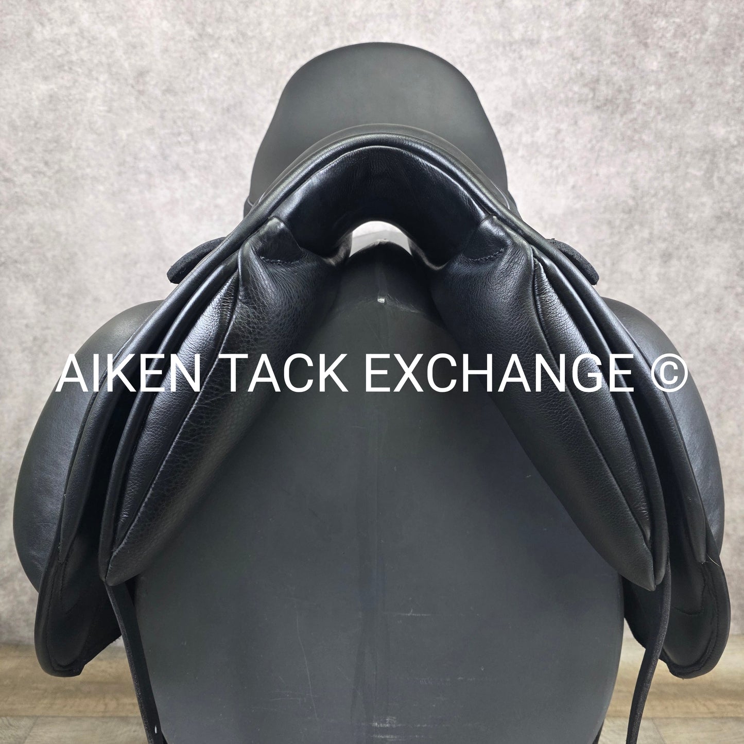 2023 Custom Saddlery Wolfgang Gemini R Monoflap Dressage Saddle, 18" Seat, Adjustable Tree, Wool Flocked Panels