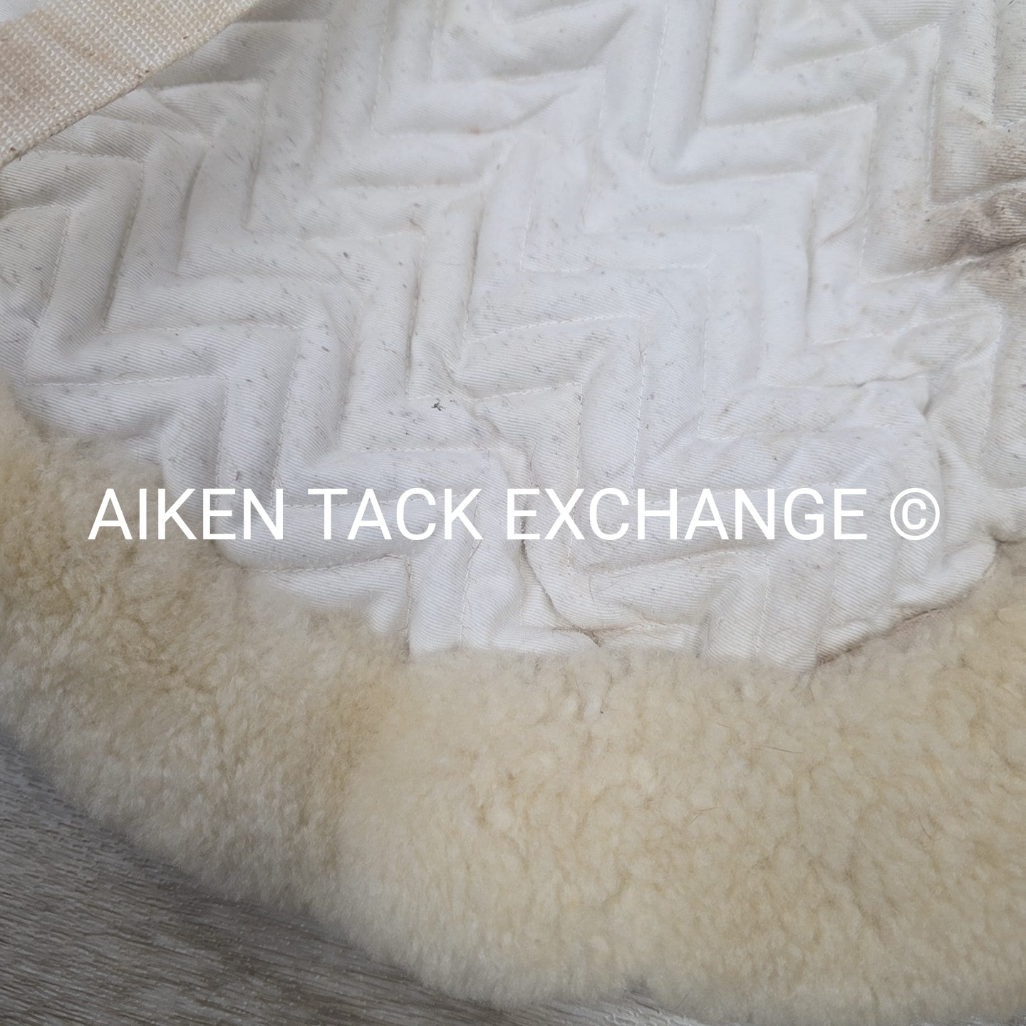 Fleeceworks Sheepskin Field HUnter Fox Hunter Pad with Front Roll & Full Trim