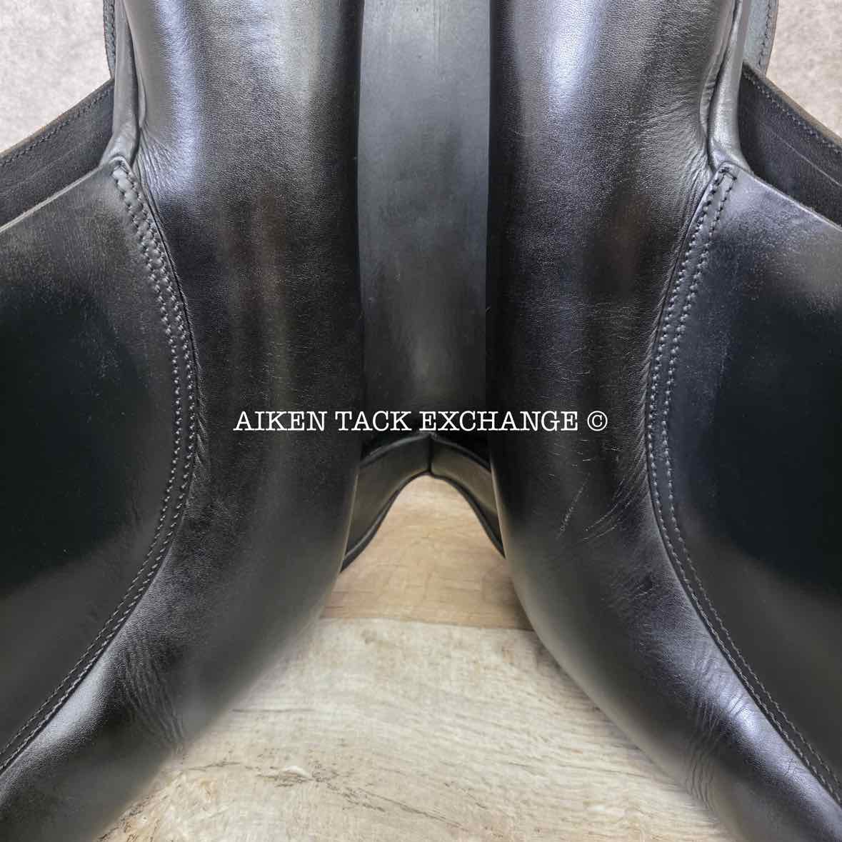 2007 Bates Caprilli Dressage Saddle, 17" Seat, Adjustable Tree - Changeable Gullet, Wool Flocked Panels