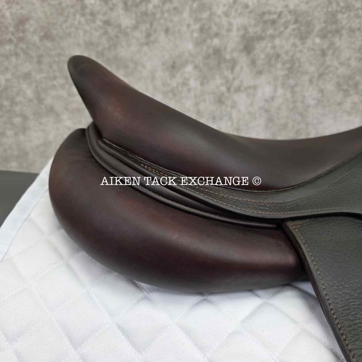 **SOLD** 2012 CWD SE02 Close Contact Jump Saddle, 17" Seat, 1C Flap, Medium Tree, Foam Panels