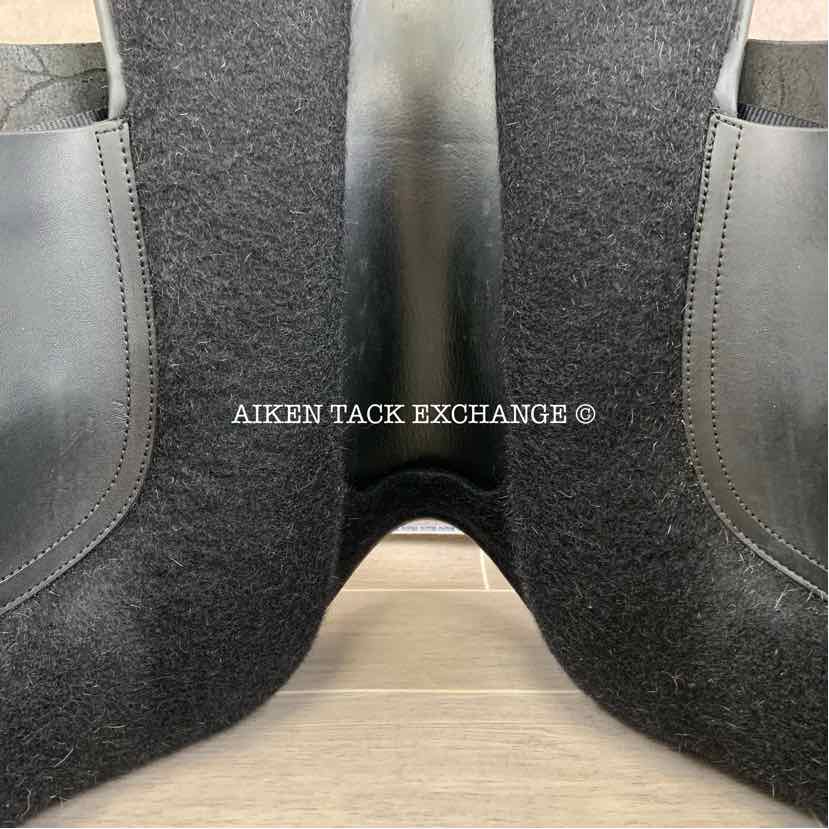 Master by D.Boot & L.Batchelor Dressage Saddle, 17.5" Seat, Wide Tree, Wool Flocked Serge Panels