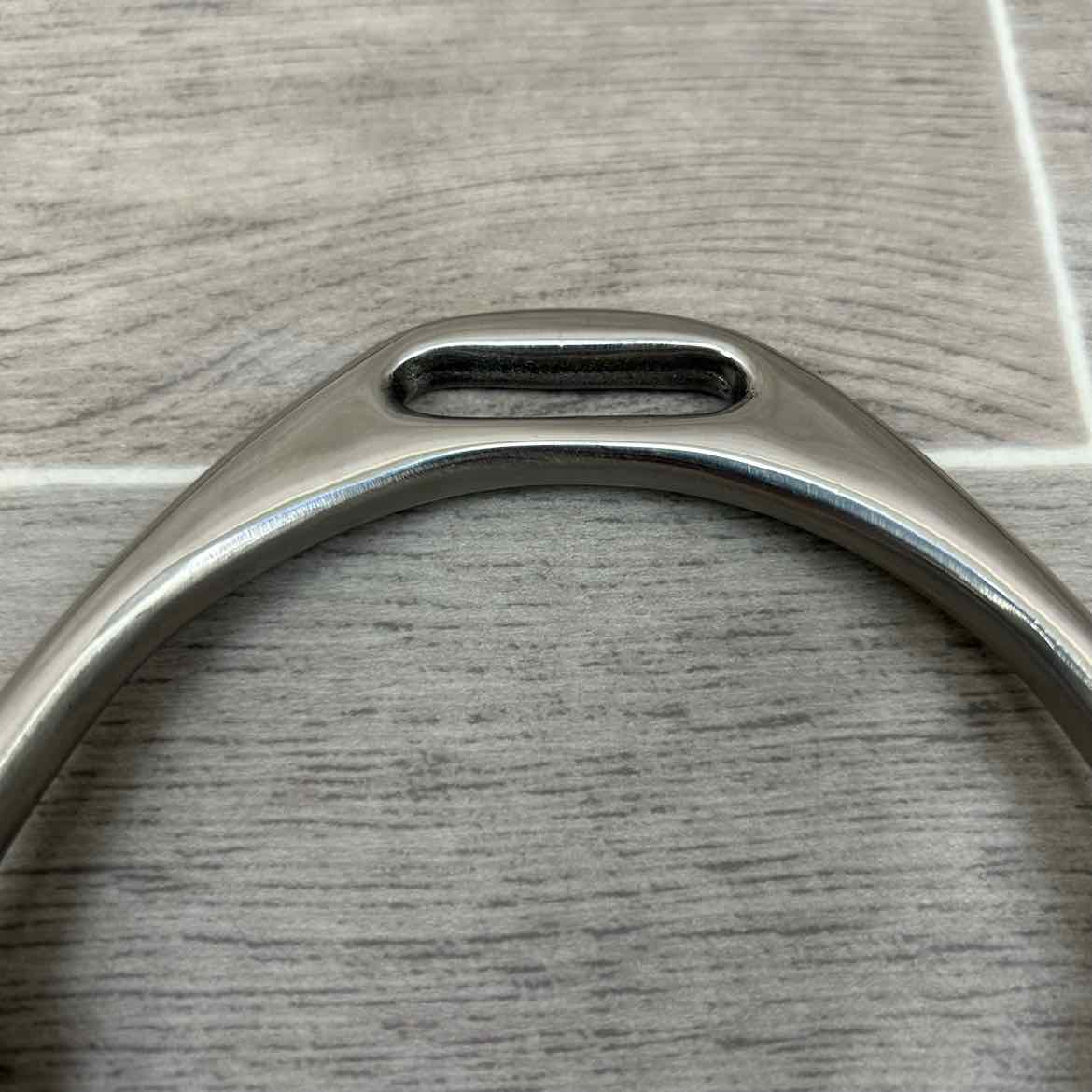 Coronet Jointed Flex Stirrup Irons 4.5"