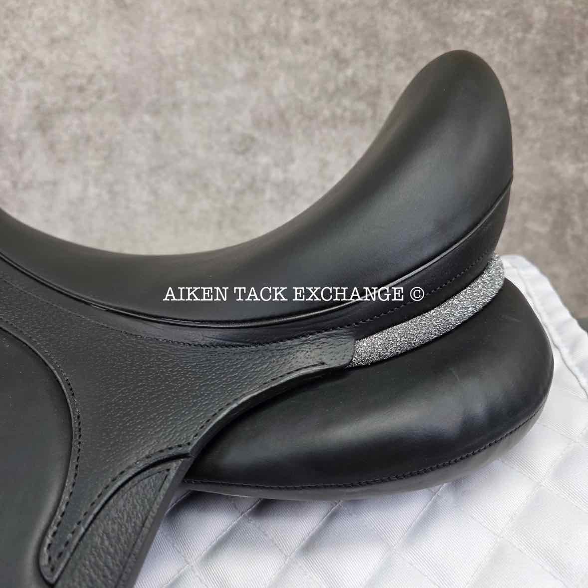 2025 Devoucoux Makila Harmonie Dressage Saddle, 17.5" Seat, 1A Flap, Medium? Tree, D3D Panels