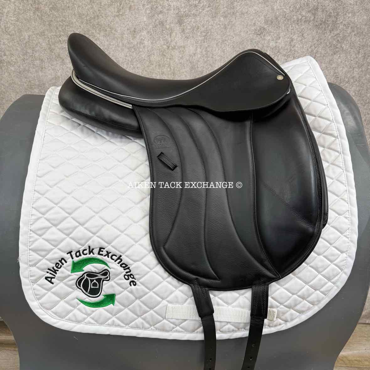 2015 Devoucoux Makila O Monoflap Dressage Saddle, 18" Seat, 1 Flap, Medium Wide Tree, D3D Panels, Full Buffalo Leather