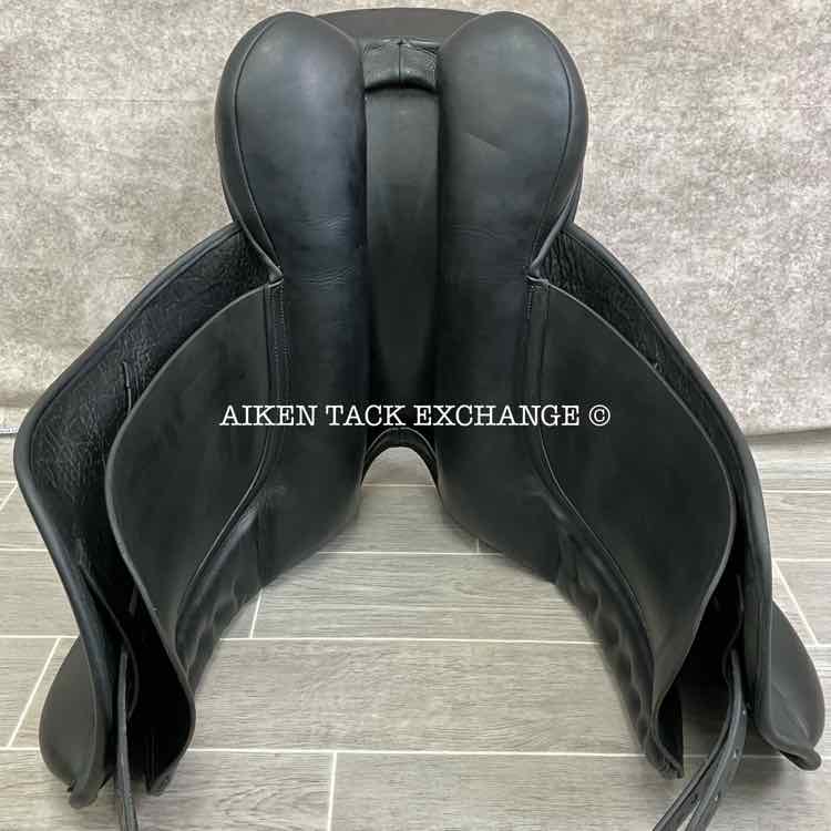 2005 County Perfection Dressage Saddle, 17.5" Seat, Adjustable Flap, M/MN Tree, Wool Flocked Panels