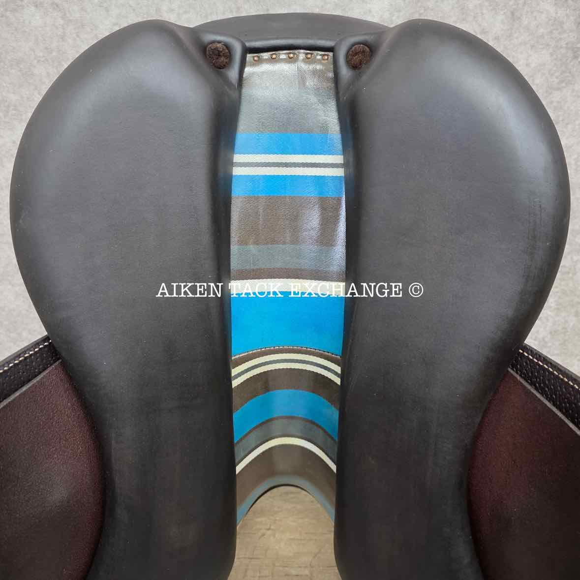 2021 Voltaire Stuttgart Jump Saddle, 17" Seat, 2A Flap, Medium Wide Tree, PRO Panels, Full Buffalo Leather