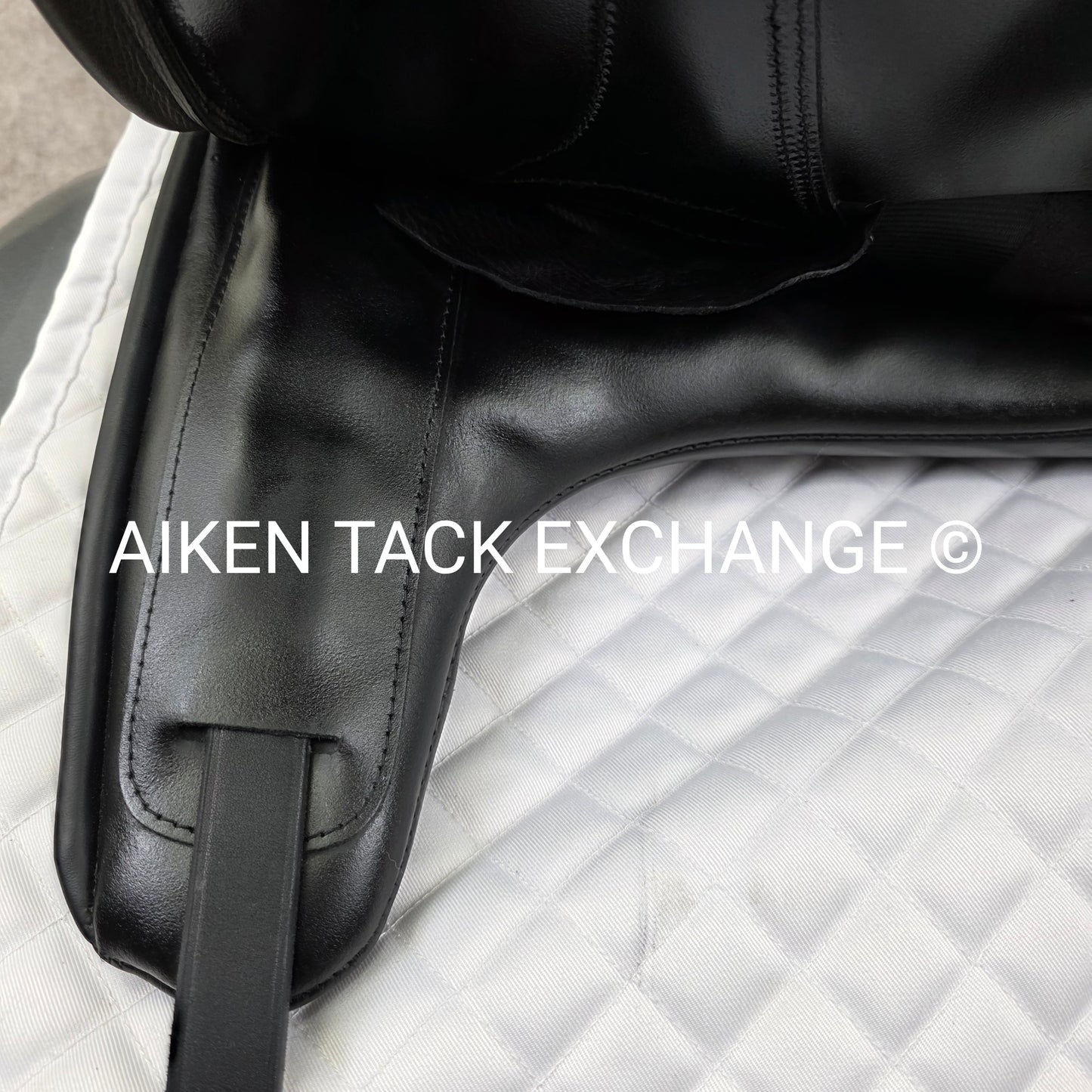 2021 Custom Saddlery Advantage R Monoflap Dressage Saddle, 18" Seat, Adjustable Tree, Wool Flocked Panels