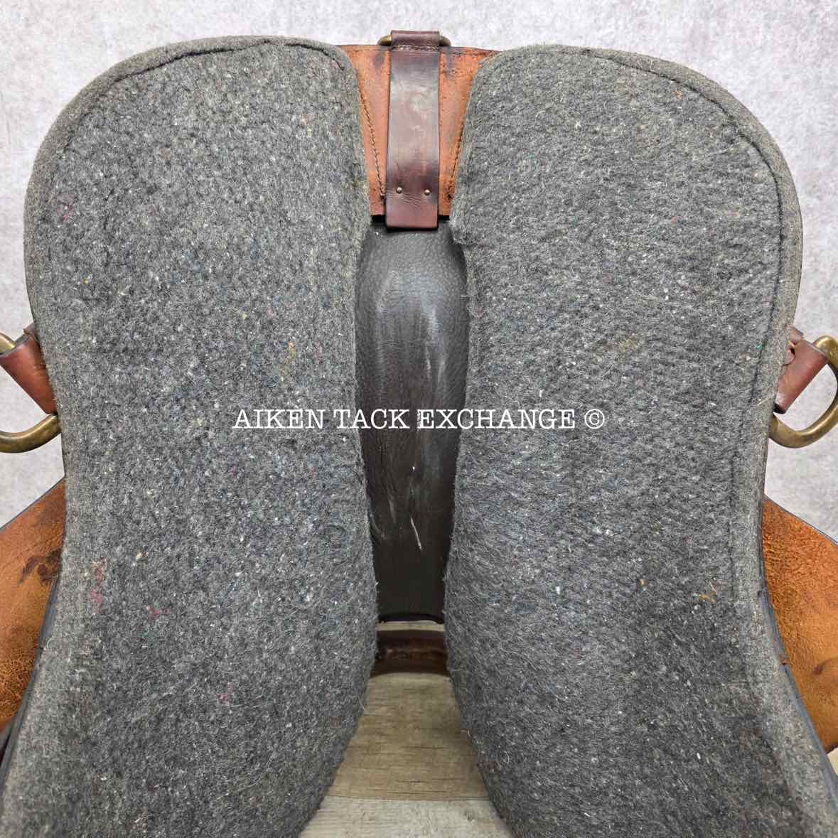 Big Horn Flex 807 Trail Endurance Saddle, 17" Seat, Flexible Tree - Medium Plus Fit with Endurance Bars