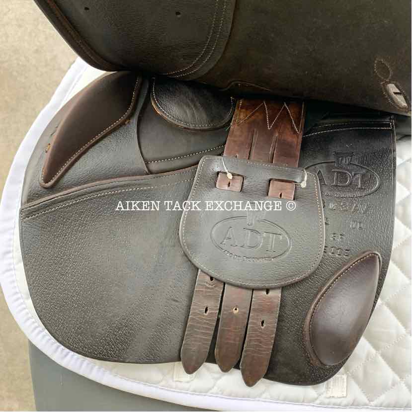 **SOLD** 2010 Arc De Triomphe Gazelle Close Contact Jump Saddle, 18" Seat, 3AV Flap - Forward, Medium Tree, Foam Panels