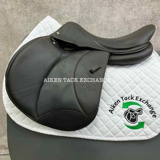 2022 Voltaire Stuttgart Close Contact Jump Saddle, 17.5" Seat, 3AA Flap, Medium Wide Tree, PRO Panels, Full Buffalo Leather