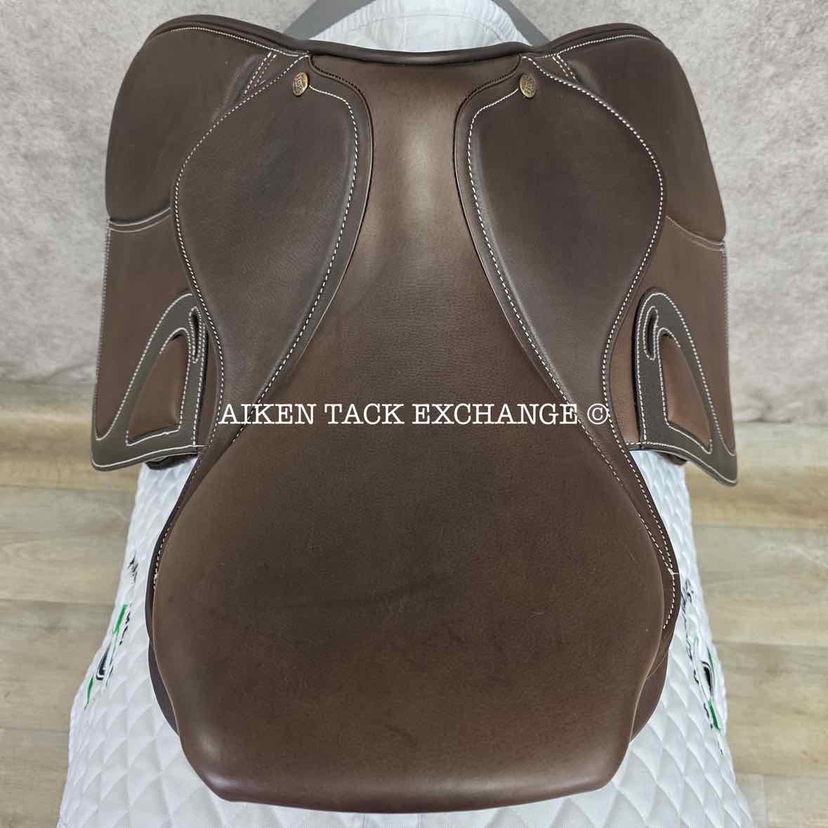 HDR - Henri de Rivel Evolution IGP Close Contact Jump Saddle, 17" Seat, Adjustable Tree - Changeable Gullet, Foam Panels
