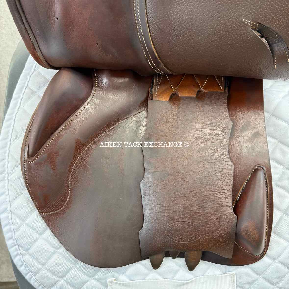 2009 Devoucoux Oldara Close Contact Jump Saddle, 18" Seat, 3A Flap, Medium Wide Tree, Foam Panels