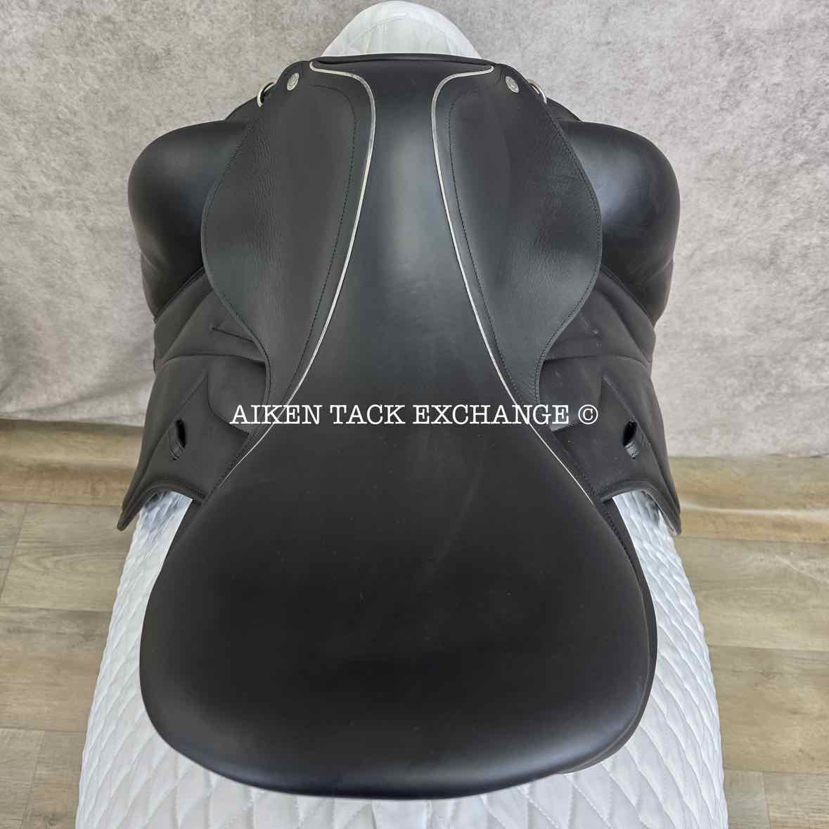 2017 Devoucoux Makila S Monoflap Dressage Saddle, 18" Seat, 1A Flap, M/MW Tree, D3D Panels, Full Buffalo Leather
