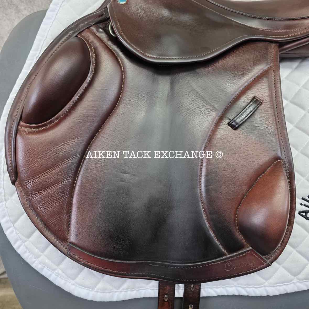 **SOLD** 2021 County Solution Monoflap Jump Saddle, 17.5" Seat, Medium Narrow Tree, Wool Flocked Panels
