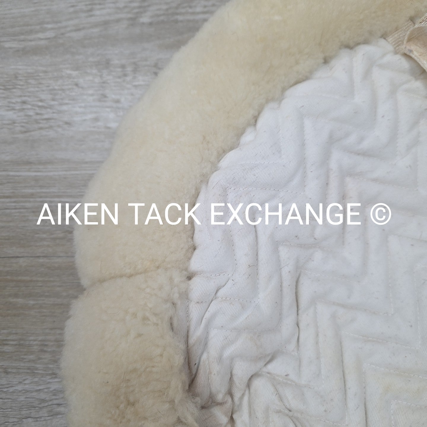 Fleeceworks Sheepskin Field HUnter Fox Hunter Pad with Front Roll & Full Trim