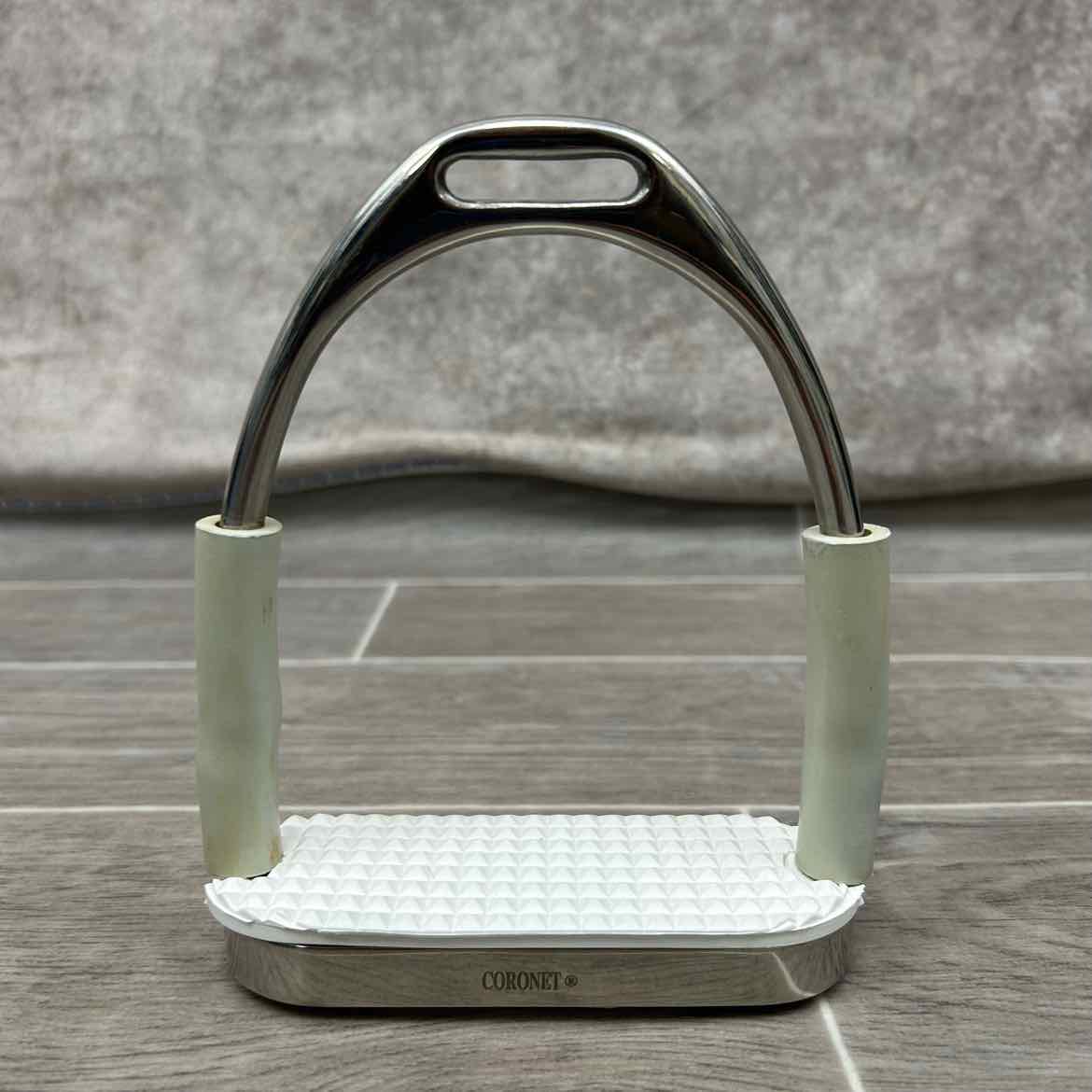 Coronet Jointed Flex Stirrup Irons 4.5"