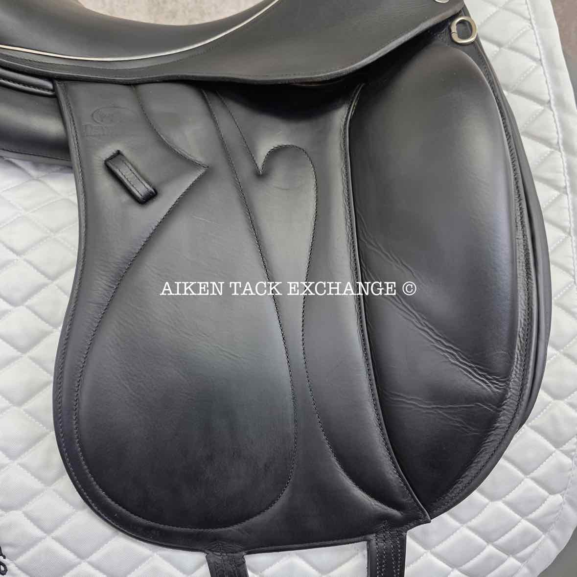 2017 Devoucoux Makila S Monoflap Dressage Saddle, 18" Seat, 1A Flap, M/MW Tree, D3D Panels, Full Buffalo Leather
