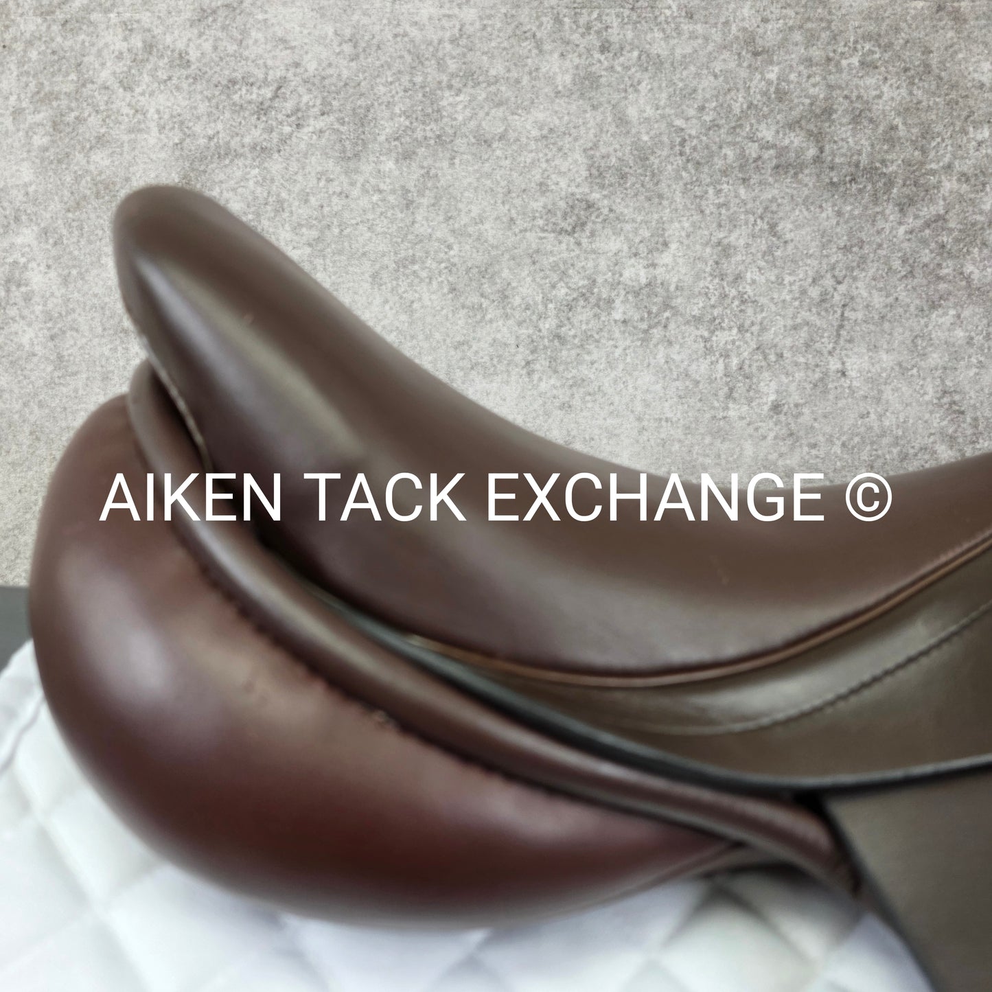 **SOLD** 2010 Duett Presto Close Contact Jump Saddle, 17" Seat, XX-Wide Hoop Tree, Wool Flocked Panels