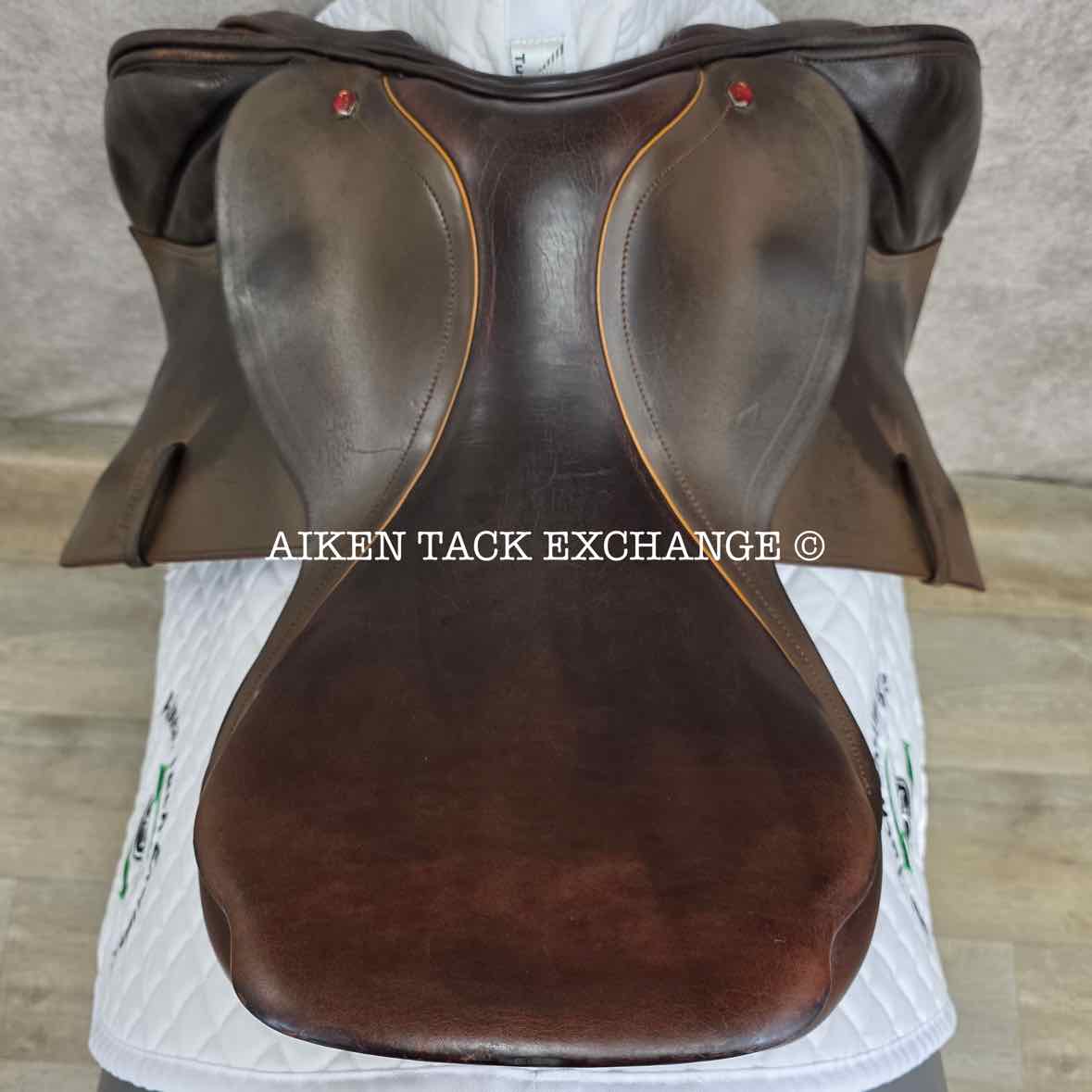 **SOLD** Albion Kontrol Jump Saddle, 18" Seat, Medium Wide Tree, Wool Flocked Panels