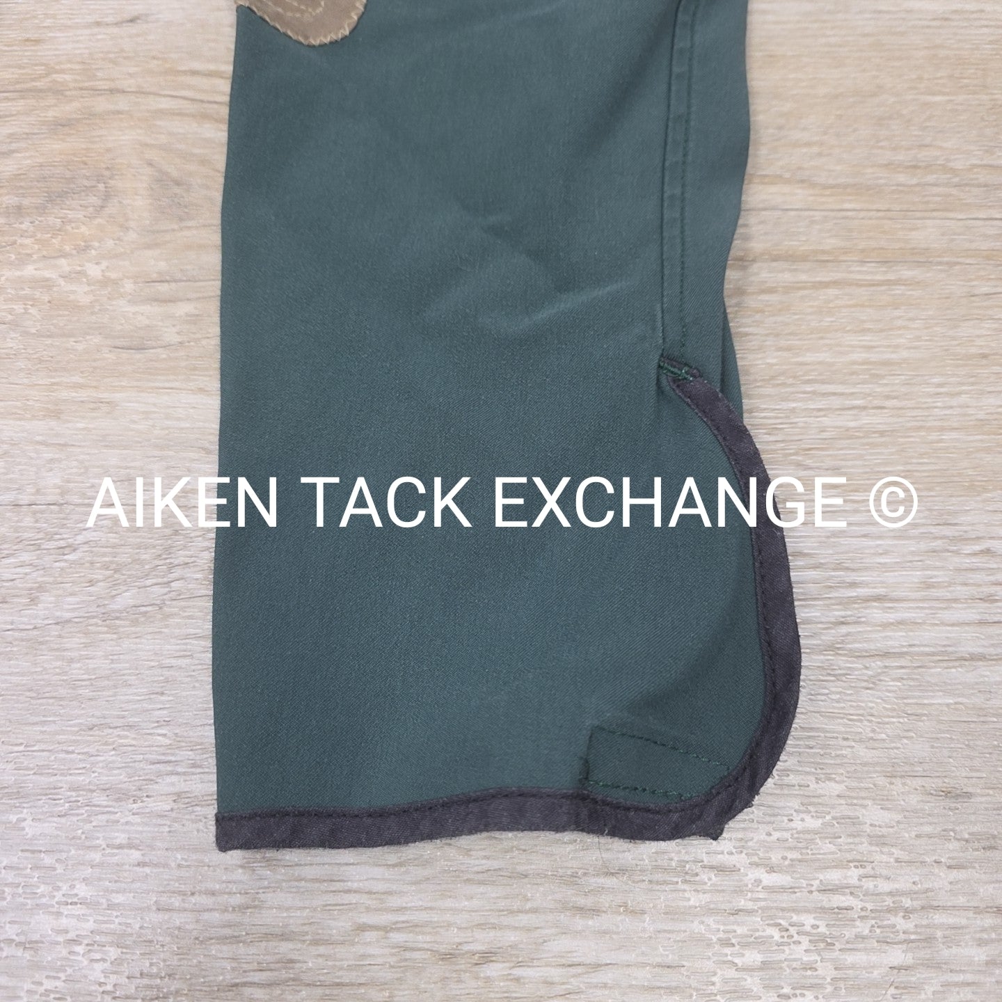 Tailored Sportsman Trophy Hunter Knee Patch Breeches, Size 32 R