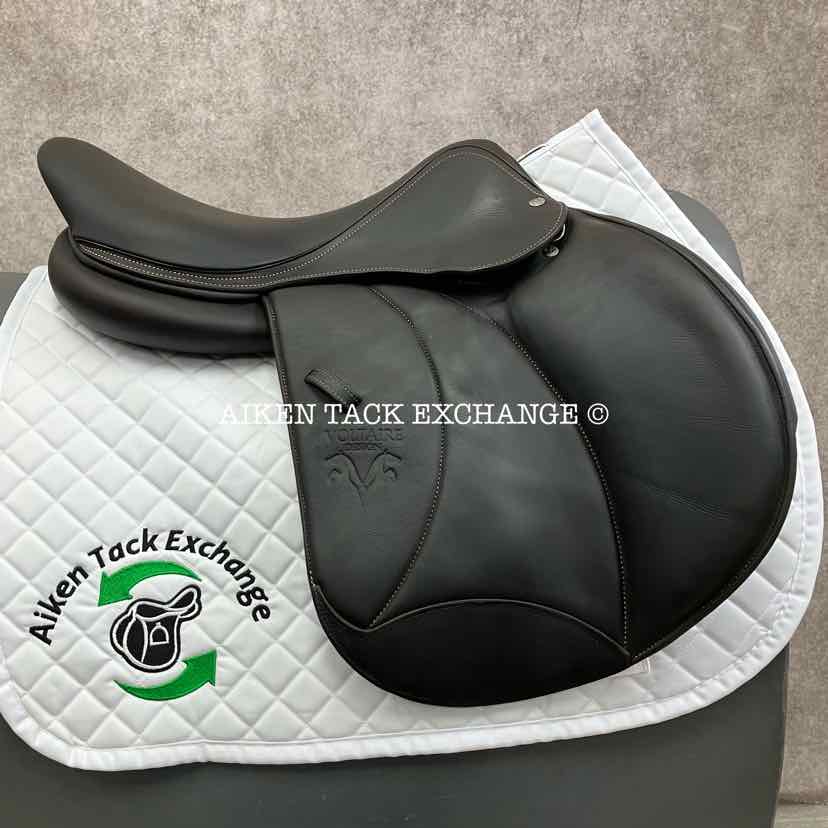 2022 Voltaire Stuttgart Close Contact Jump Saddle, 17.5" Seat, 3AA Flap, Medium Wide Tree, PRO Panels, Full Buffalo Leather