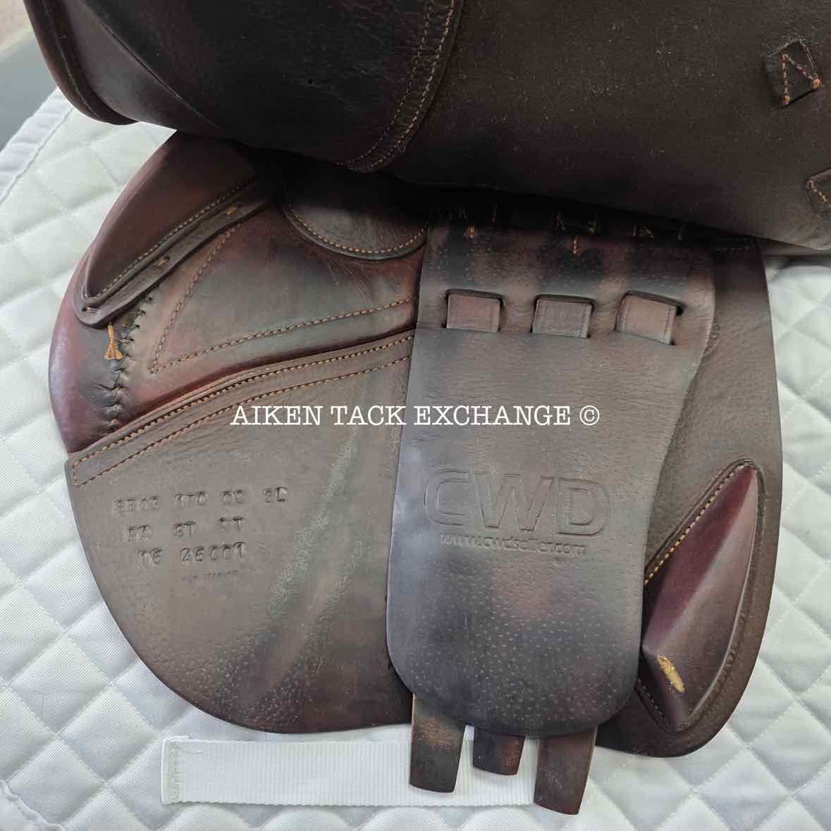 2016 CWD SE03 Close Contact Jump Saddle, 17" Seat, 2L Flap, Medium Wide Tree, Foam Panels