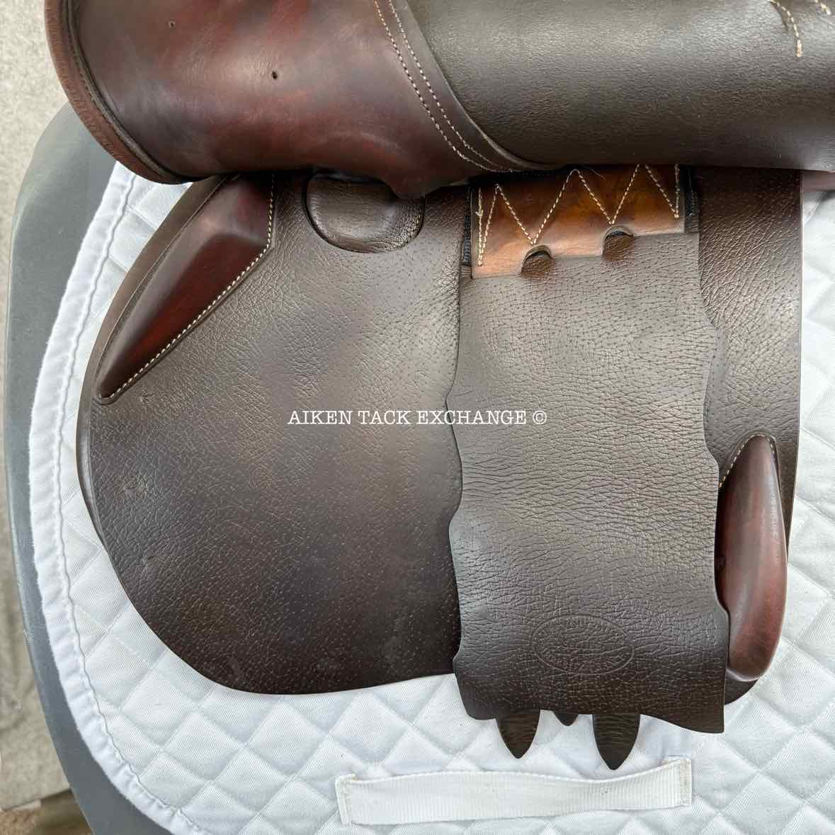2009 Devoucoux Oldara Close Contact Jump Saddle, 17.5" Seat, 2A Flap, M/MW Tree, Foam Panels