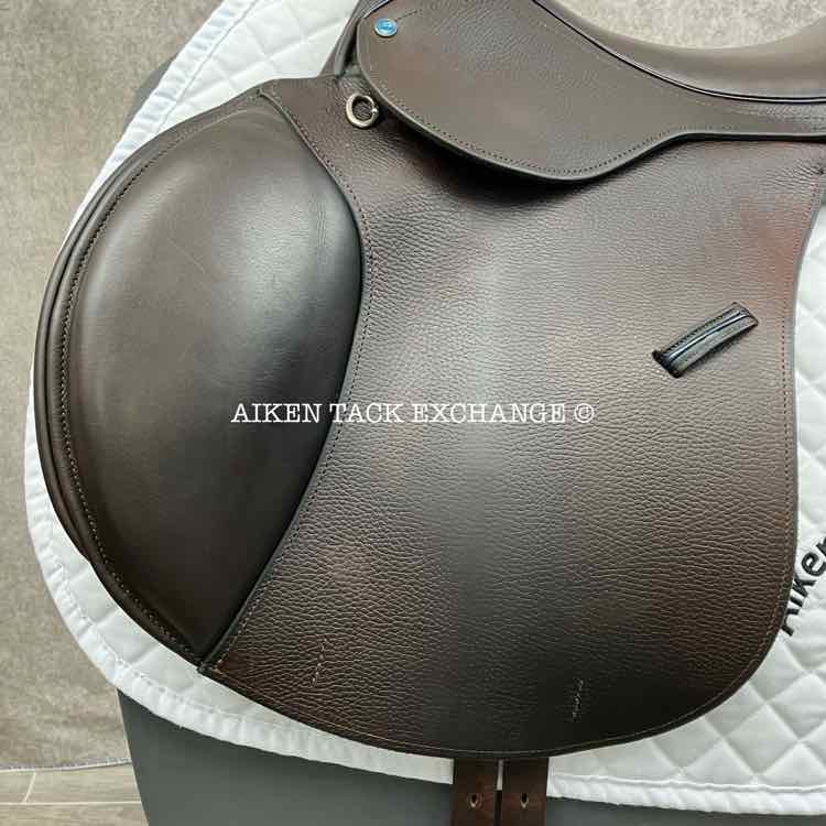 **SOLD** 2023 County Xtreme Monoflap Jump Saddle, 17.5" Seat, Medium Tree, Wool Flocked Panels