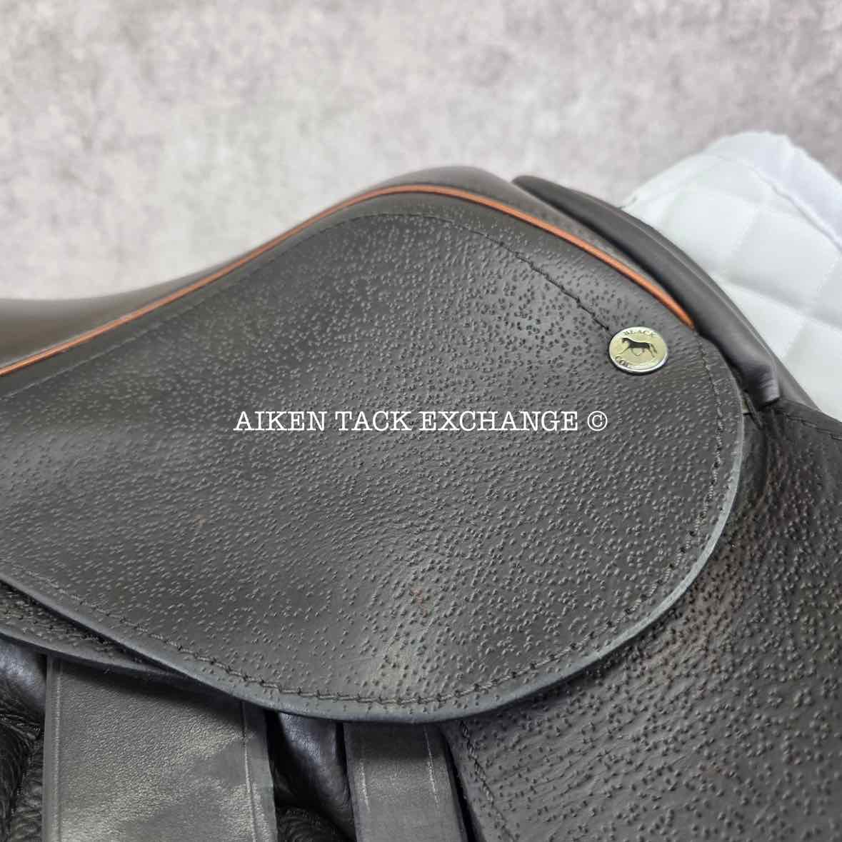 2022 Black Country Vinici Solare Monoflap Jump Saddle, 17" Seat, Wide Tree, Wool Flocked Panels