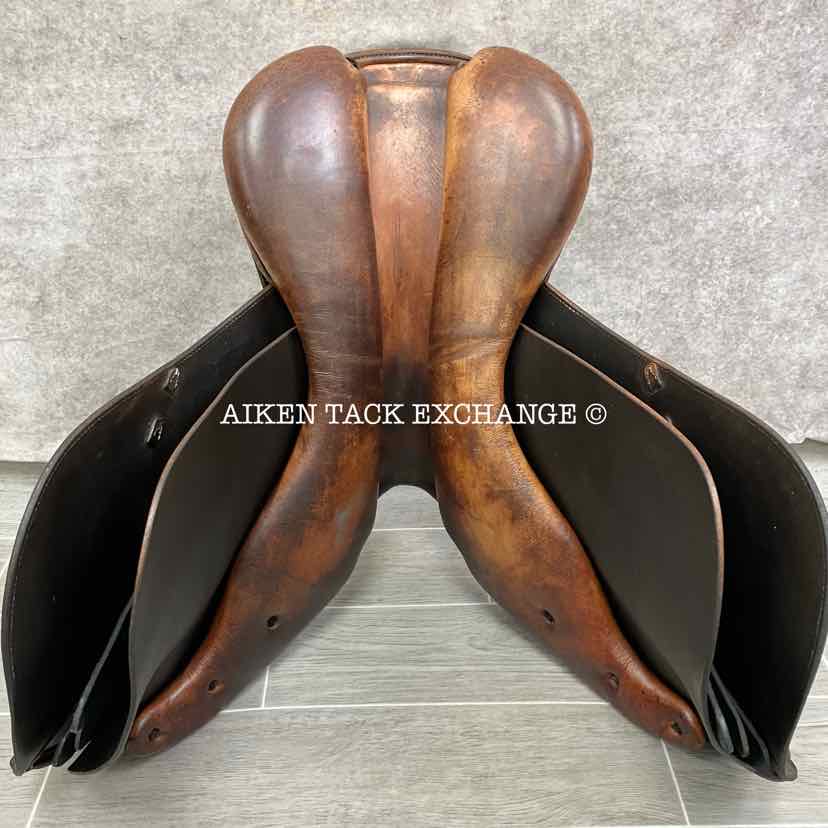 **SOLD** 2003 Prestige Hunter Classic Close Contact Jump Saddle, 17" Seat, 33 Tree - Medium (Adjustable), Foam Panels