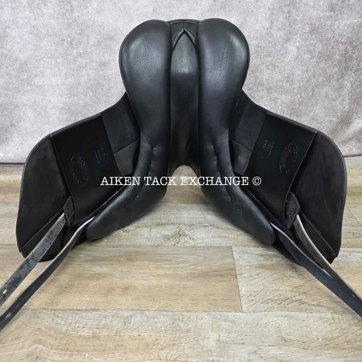 **SOLD** 2023 Passier Evo-D Monoflap Dressage Saddle, 17.5" Seat, Medium Wide Tree, Wool Flocked Panels